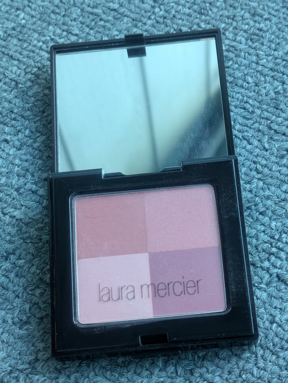 Laura Mercier Illuminating Powder Pink Rose Quad - Picture 2 of 4